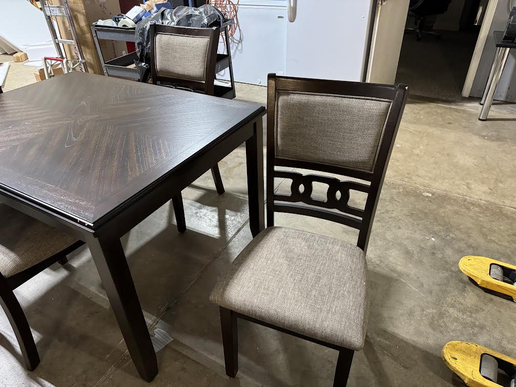 5 - Piece Solid Wood Top Dining Set (READ DESCRIPTION)